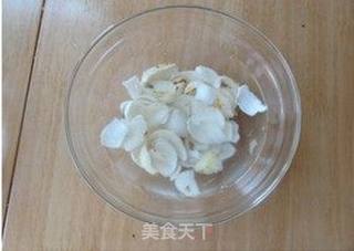 Mung Bean, Lily Bulb and Snow Fungus Soup