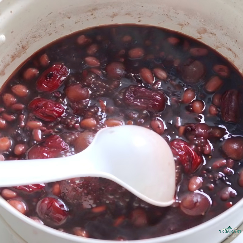 Red Date, Longan and "Five Reds" Congee (Blood-Boosting Tonic Porridge)