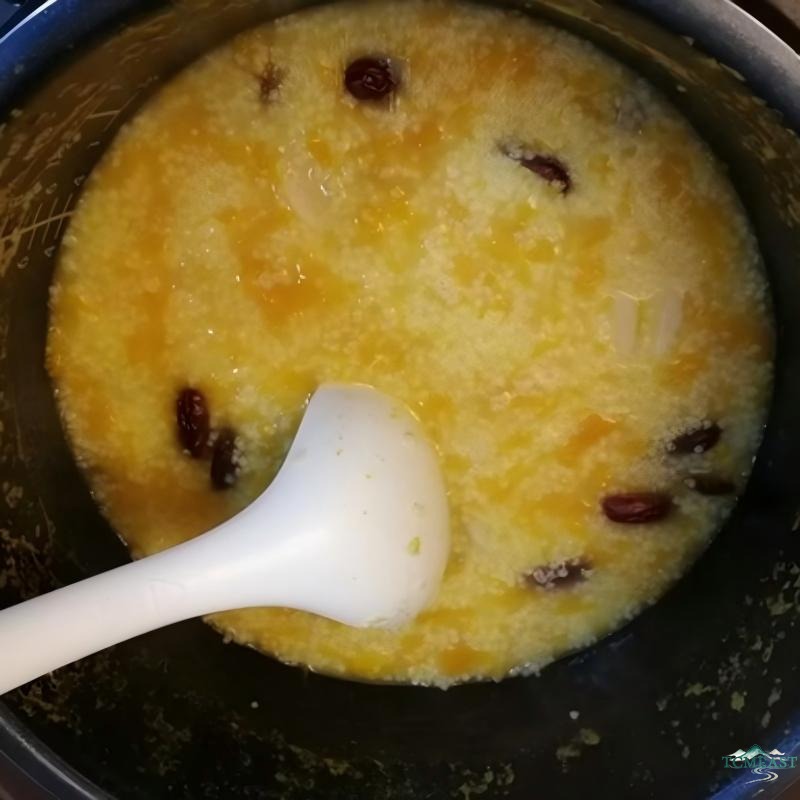 Astragalus and Codonopsis Millet Porridge (Qi-Boosting TCM Porridge)