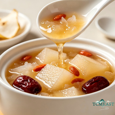 Tremella and Snow Pear Dessert Soup (Yin Er Xue Li Geng)
