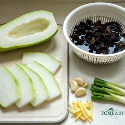 Stir-Fried Tender Winter Melon with Wood Ear Mushrooms