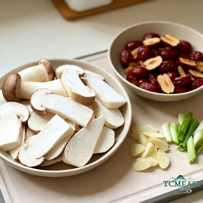 Stir-Fried Tender King Oyster Mushrooms with Red Dates