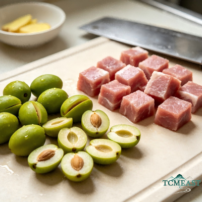 Green olive soup with lean pork
