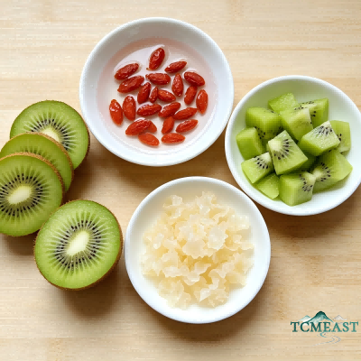 Tremella and Kiwi Fruit Soup