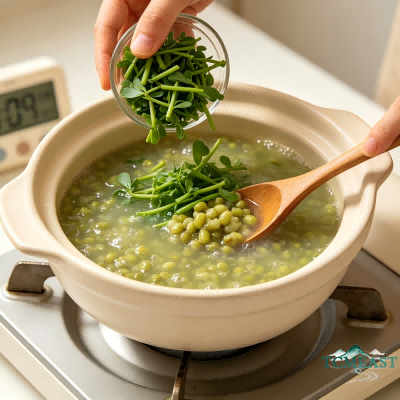 Purslane and Mung Bean Soup
