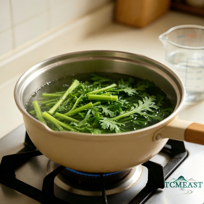 Crown Daisy and Rock Sugar Drink