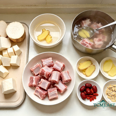 Gegen and Pork Spine Soup