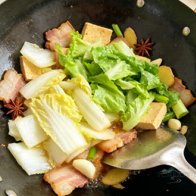 Chinese Cabbage & Frozen Tofu Stew