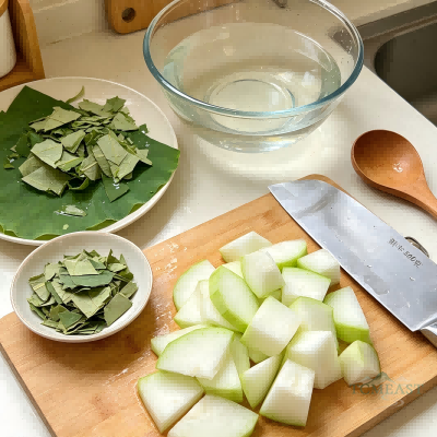Lotus Leaf & Winter Melon Soup (Heye Donggua Tang)